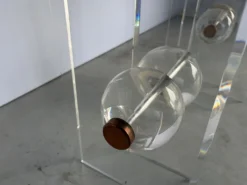 Table console en laiton et lucite, années 1970