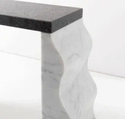 Table Console Montenegro par Ettore Sottsass pour Ultima Edizioni, années 1980.