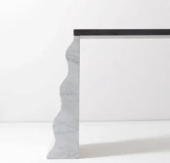 Table Console Montenegro par Ettore Sottsass pour Ultima Edizioni, années 1980.