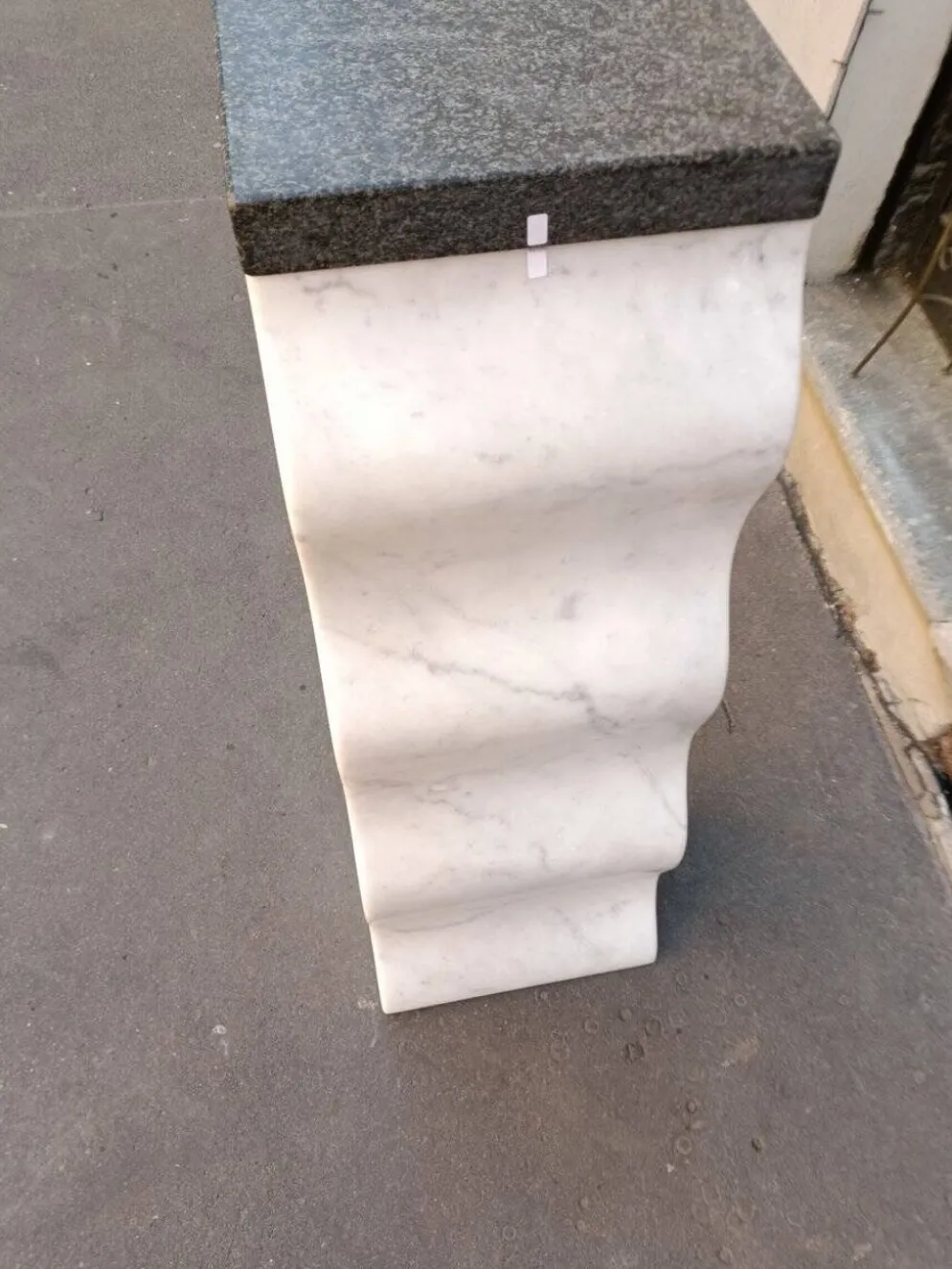 Table Console Montenegro par Ettore Sottsass pour Ultima Edizioni, années 1980.