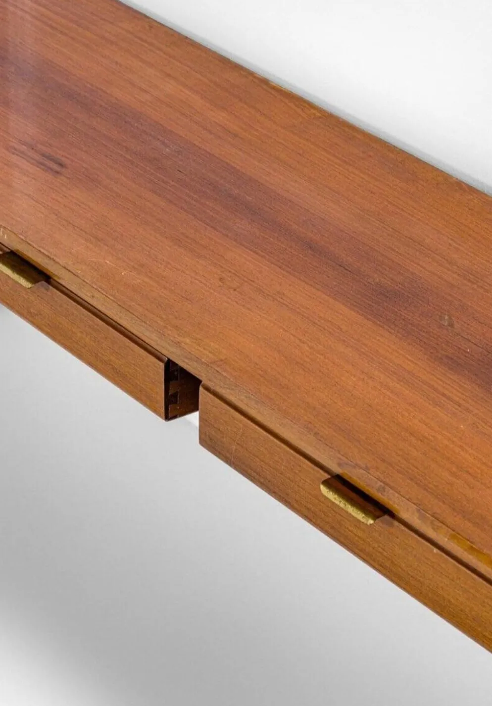 Table console murale en bois avec tiroirs et poignées en laiton par Osvaldo Borsani pour ABV, années 1950.