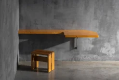 Table console murale par Charlotte Perriand, France, années 1950.