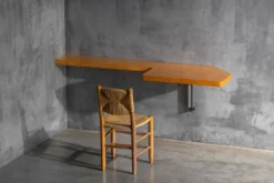 Table console murale par Charlotte Perriand, France, années 1950.