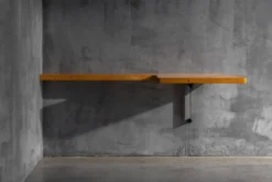Table console murale par Charlotte Perriand, France, années 1950.