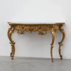 Table console sculptée avec plateau en verre fumé, style Louis XV, Italie