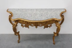 Table console sculptée avec plateau en verre fumé, style Louis XV, Italie