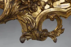 Table console sculptée avec plateau en verre fumé, style Louis XV, Italie