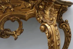 Table console sculptée avec plateau en verre fumé, style Louis XV, Italie