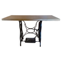 Table console vintage — Piètement en fonte & plateau en bois clair