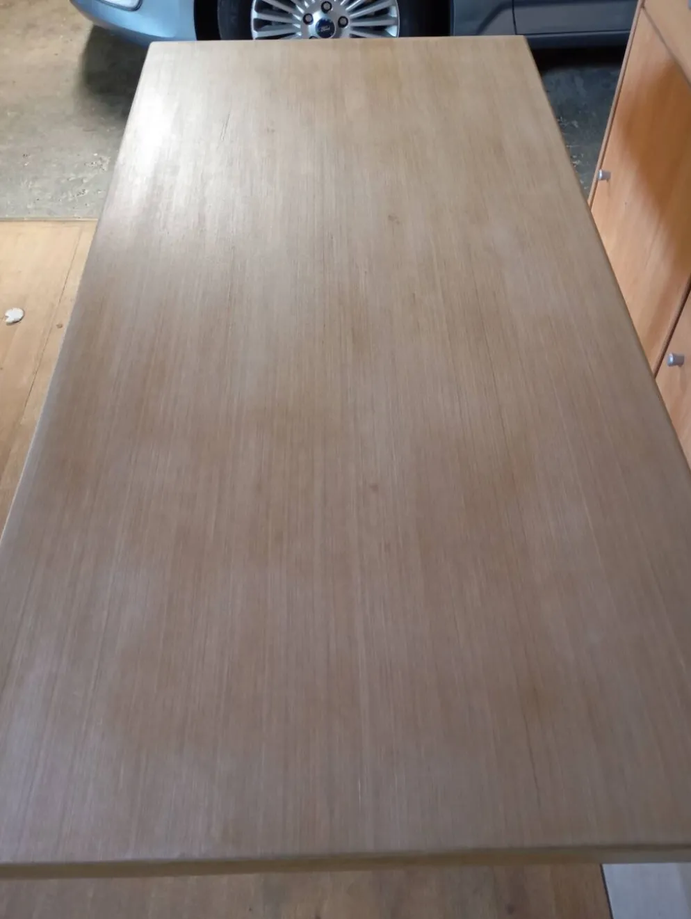 Table console vintage — Piètement en fonte & plateau en bois clair