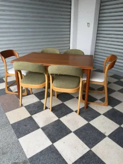 Table danoise en teck