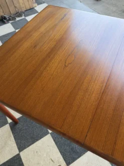 Table danoise en teck HW Klein pour Bramin