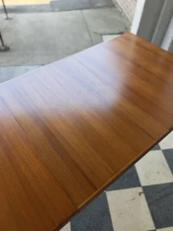 Table danoise en teck HW Klein pour Bramin