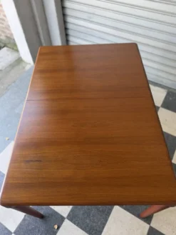 Table danoise en teck HW Klein pour Bramin