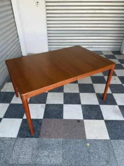 Table danoise en teck HW Klein pour Bramin