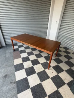 Table danoise en teck HW Klein pour Bramin