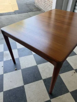 Table danoise en teck HW Klein pour Bramin