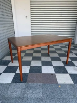 Table danoise en teck HW Klein pour Bramin