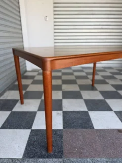 Table danoise en teck HW Klein pour Bramin