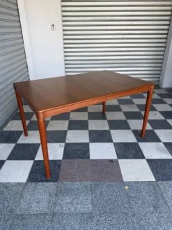 Table danoise en teck HW Klein pour Bramin