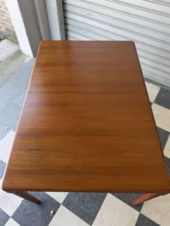 Table danoise en teck HW Klein pour Bramin