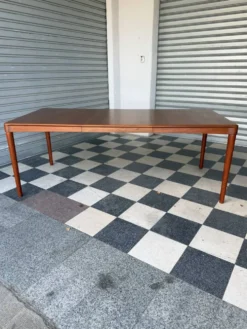Table danoise en teck HW Klein pour Bramin