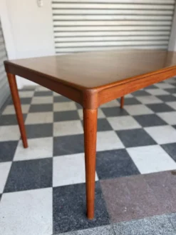 Table danoise en teck HW Klein pour Bramin