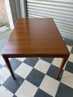 Table danoise en teck HW Klein pour Bramin