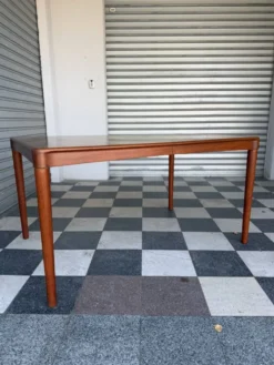 Table danoise en teck HW Klein pour Bramin