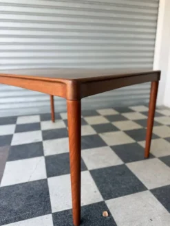Table danoise en teck HW Klein pour Bramin