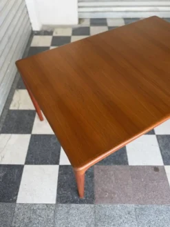 Table danoise en teck HW Klein pour Bramin