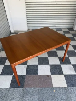 Table danoise en teck HW Klein pour Bramin
