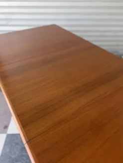 Table danoise en teck HW Klein pour Bramin
