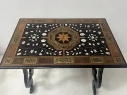 Table d'apparat en bois noirci a plateau marqueté Espagne XIX siècle