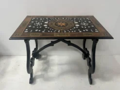 Table d'apparat en bois noirci a plateau marqueté Espagne XIX siècle