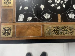 Table d'apparat en bois noirci a plateau marqueté Espagne XIX siècle