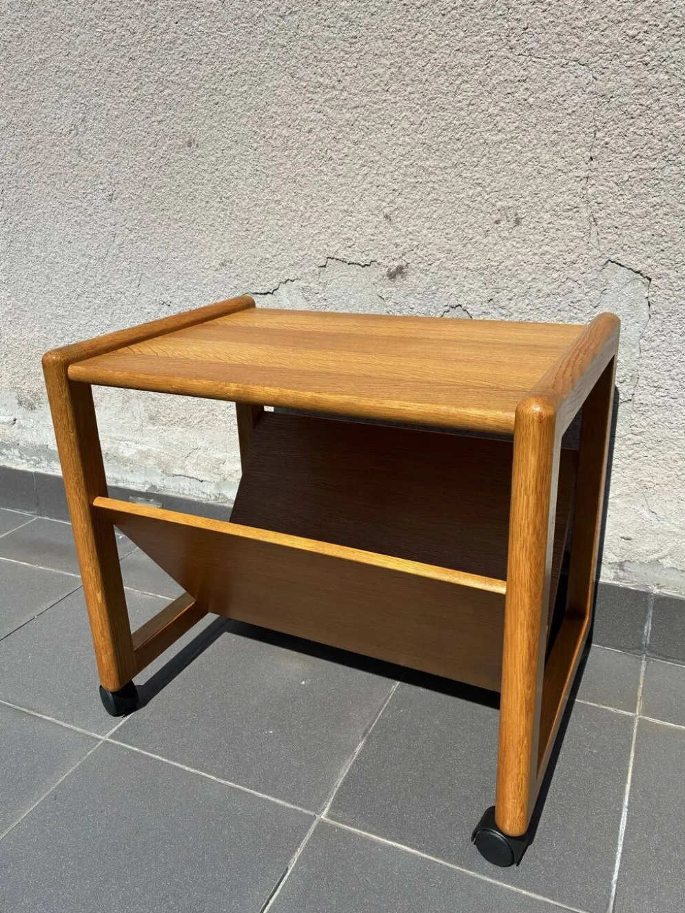 Table d'appoint Aksel Kjersgaard pour Odder avec étagère à magazines, années 1960.