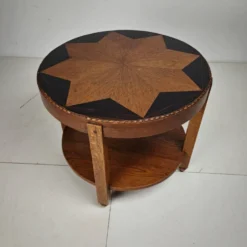 Table d'appoint Amsterdam School / Art Déco avec plateau incrusté d'étoiles vers 1920