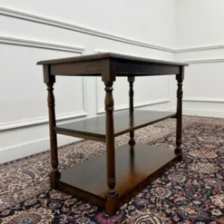 Table d'appoint anglaise classique avec dessus en cuir marron
