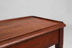 Table d'appoint anglaise élégante du milieu du 19e siècle en bois massif