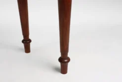 Table d'appoint anglaise élégante du milieu du 19e siècle en bois massif