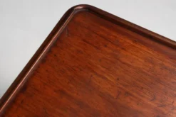 Table d'appoint anglaise élégante du milieu du 19e siècle en bois massif