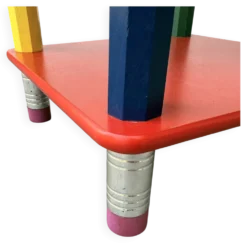 Table d'appoint années 80 crayons, attribuée à Pierre Sala