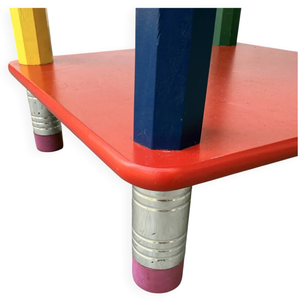 Table d'appoint années 80 crayons, attribuée à Pierre Sala