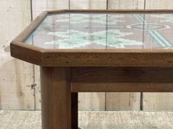 Table d'appoint art déco en acajou, tissu et verre