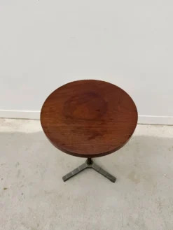 Table d'appoint art déco en noyer, laiton et aluminium, France 1930