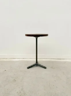 Table d'appoint art déco en noyer, laiton et aluminium, France 1930