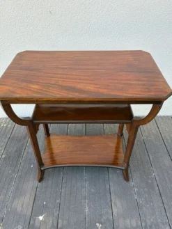 Table d'appoint art nouveau en noyer