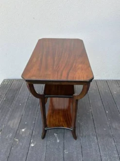 Table d'appoint art nouveau en noyer