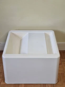 Table d'appoint avec rangements en fibre de verre style Berthier, années 70, 50 cm